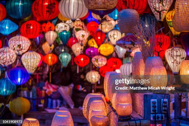 june 2017 hoi an, vietnam - chinese lanterns illuminate the walkways throughout old town hoi an. - japanese lantern foto e immagini stock