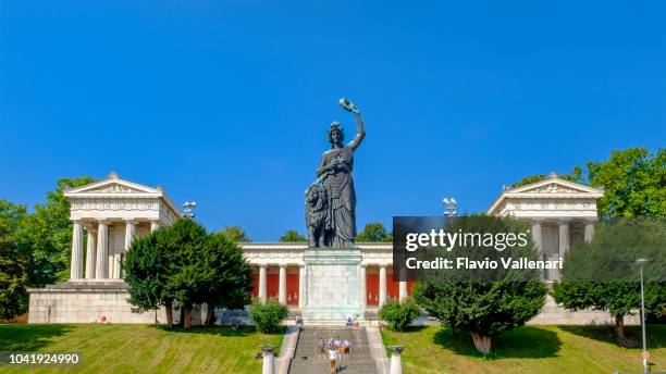 münchen, bavaria-statue & volkskraft (bayern, deutschland) - theresienwiese stock-fotos und bilder