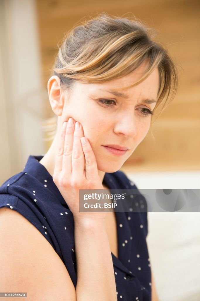 WOMAN WITH TOOTHACHE