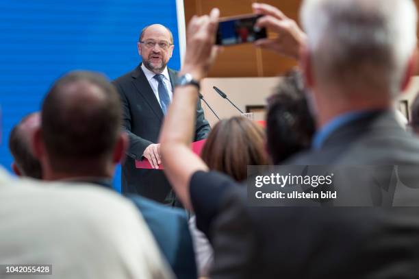 Kanzlerkandidat Martin Schulz bei der Vorstellung der Nationalen Bildungsallianz im Berliner Willy_Brandt_Haus