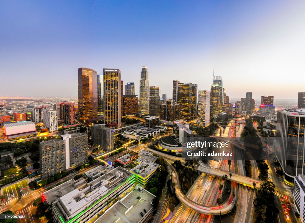 Luftbild Downtown Los Angeles Skyline bei Nacht