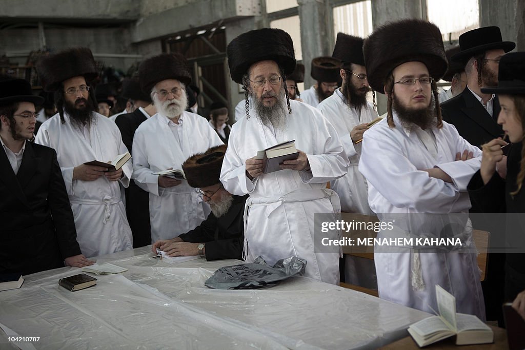 Ultra-Orthodox Jews wear white holiday c