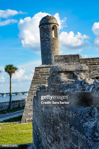 tower at castillo de san marcos in st augustine, florida - castillo de san marcos - fotografias e filmes do acervo