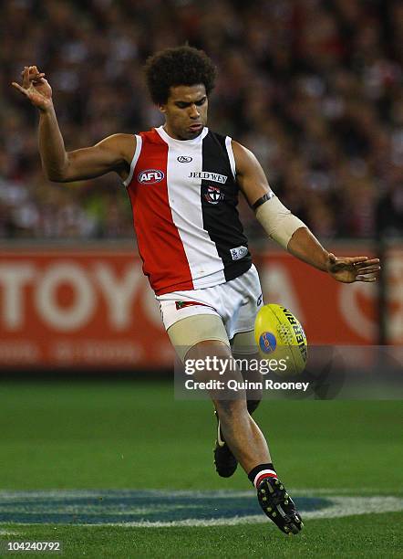 James Gwilt of the Saints kicks during the Second AFL Preliminary Final match between the St Kilda Saints and the Western Bulldogs at Melbourne...