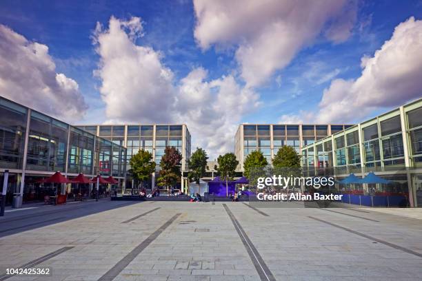 courtyard in the central milton keynes shopping area - milton keynes stock pictures, royalty-free photos & images