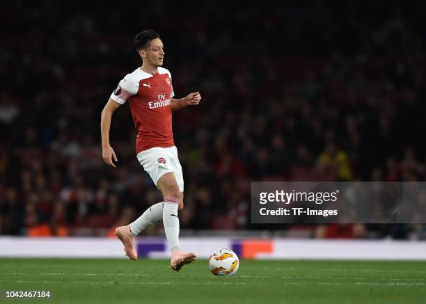 Mesut Ozil of Arsenal controls the ball during the UEFA Europa League Group E match between Arsenal and Vorskla Poltava at Emirates Stadium on...
