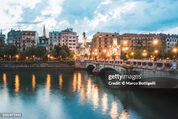 san sebastian at dusk, spain - san sebastián españa fotografías e imágenes de stock