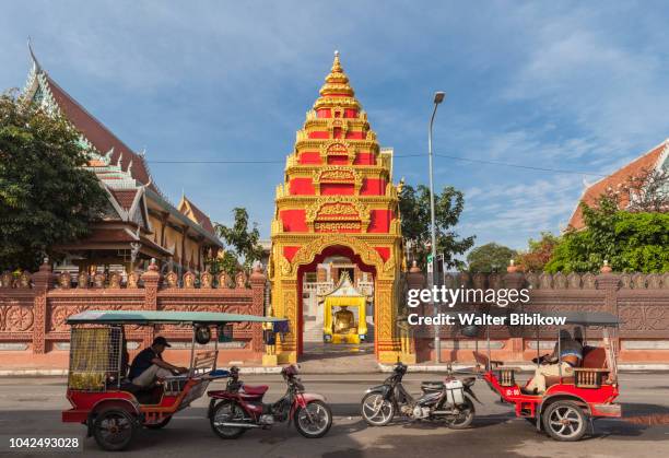 phnom penh, wat ounalom, buddhist temple - wat ounalom stock pictures, royalty-free photos & images