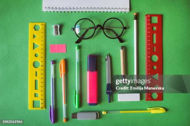 school supplies - knolling tools stock-fotos und bilder