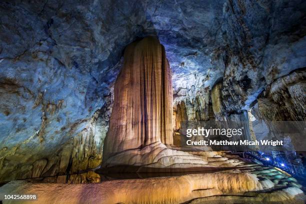 june 2018 phong nha, vietnam - inside the incredible caves of thien duong cave in the phong nha heritage park in vietnam. - phong nha kẻ bàng national park stock pictures, royalty-free photos & images