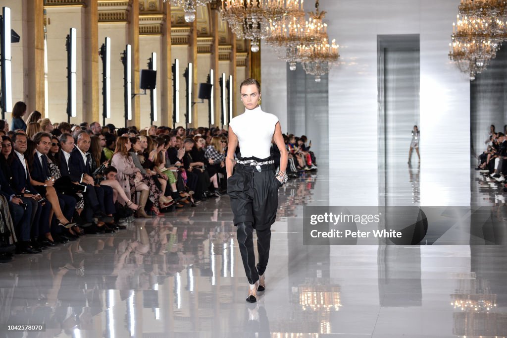 Balmain : Runway - Paris Fashion Week Womenswear Spring/Summer11 2019