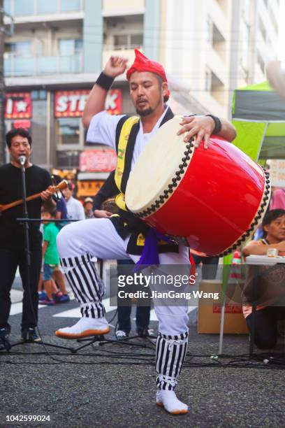 noge jazz de bon odori 2018 - okinawa eisa dance performance - festival de jazz stock pictures, royalty-free photos & images