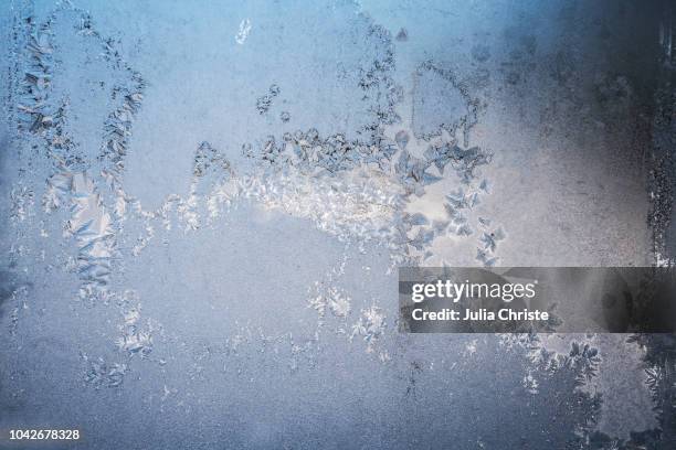 icy window - snow texture stock-fotos und bilder