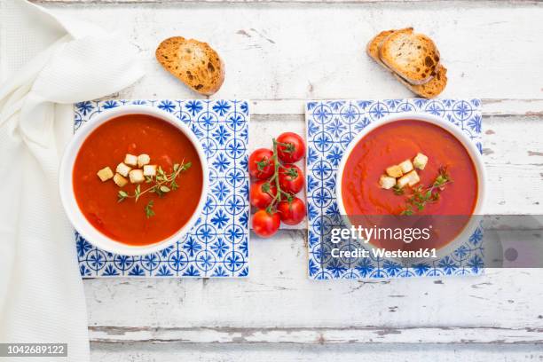 tomato soup with roasted bread, croutons and thyme, overhead view - table mat top view stock pictures, royalty-free photos & images