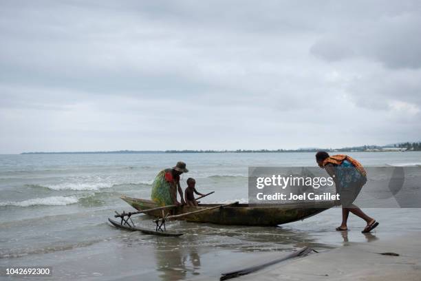 mother, son, and grandmother in wewak, papua new guinea - papua new guinea beach stock pictures, royalty-free photos & images