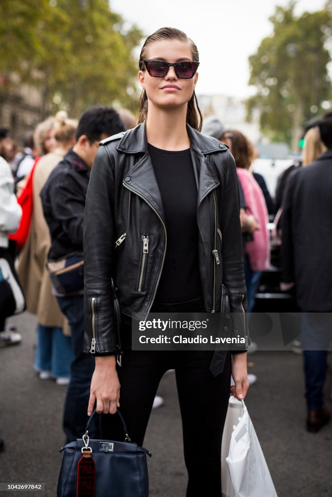 Street Style : Paris Fashion Week Womenswear Spring/Summer 2019 : Day Five