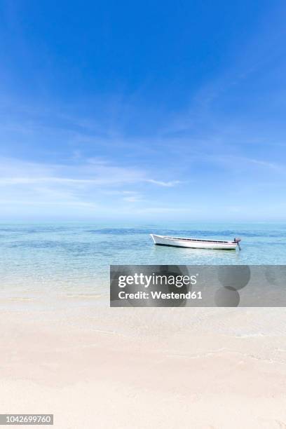 mauritius, riviere noire district, motor boat in turquoise water - mauritius beach stock-fotos und bilder