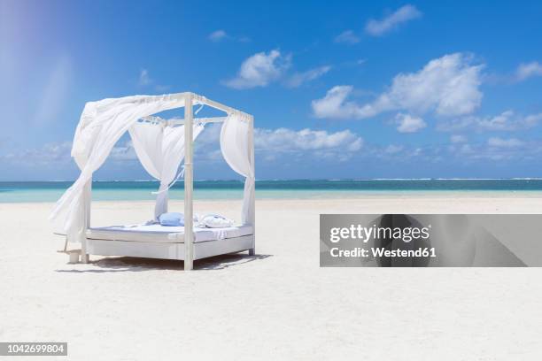 mauritius, belle mare, white beach bed at beach, blue sky and clouds - mauritius beach stock-fotos und bilder