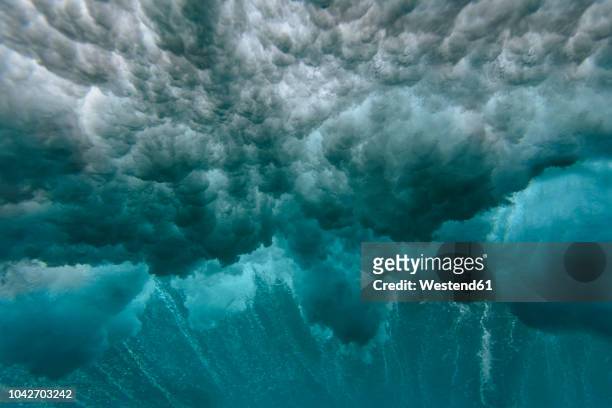 maledives, ocean, underwater shot, wave - oceano índico fotografías e imágenes de stock