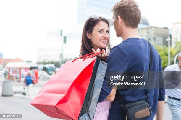 poland, warsaw, young couple on a shopping spree - shopping spree stock-fotos und bilder