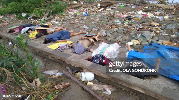 Graphic content / TOPSHOT - This photo shows bodies of victims of the earthquake and tsunami in Palu, on Sulawesi island on September 29, 2018....