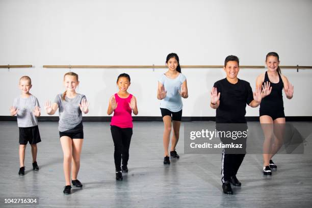 kinder üben stepptanz - tap dancing stock-fotos und bilder