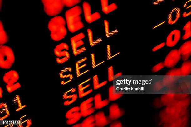 株価暴落販売-off -トレーディング画面の赤 - 売る ストックフォトと画像