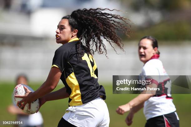 Amanda Rasch of Wellington makes a break during the round five Farah Palmer Cup match between North Harbour Hibiscus and Wellington Pride at Windsor...