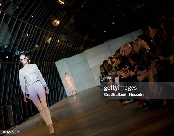 Richard Nicoll - Runway LFW Spring/Summer 2011 Richard Nicoll - Runway LFW Spring/Summer 2011