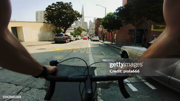 pov fiets rijden: commuter met race racefiets in san francisco - market street san francisco stockfoto's en -beelden
