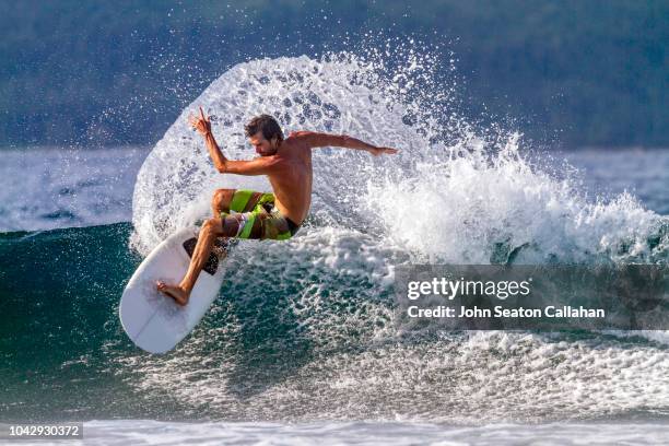 the philippines, surfing in mindanao - surfing island ストックフォトと画像