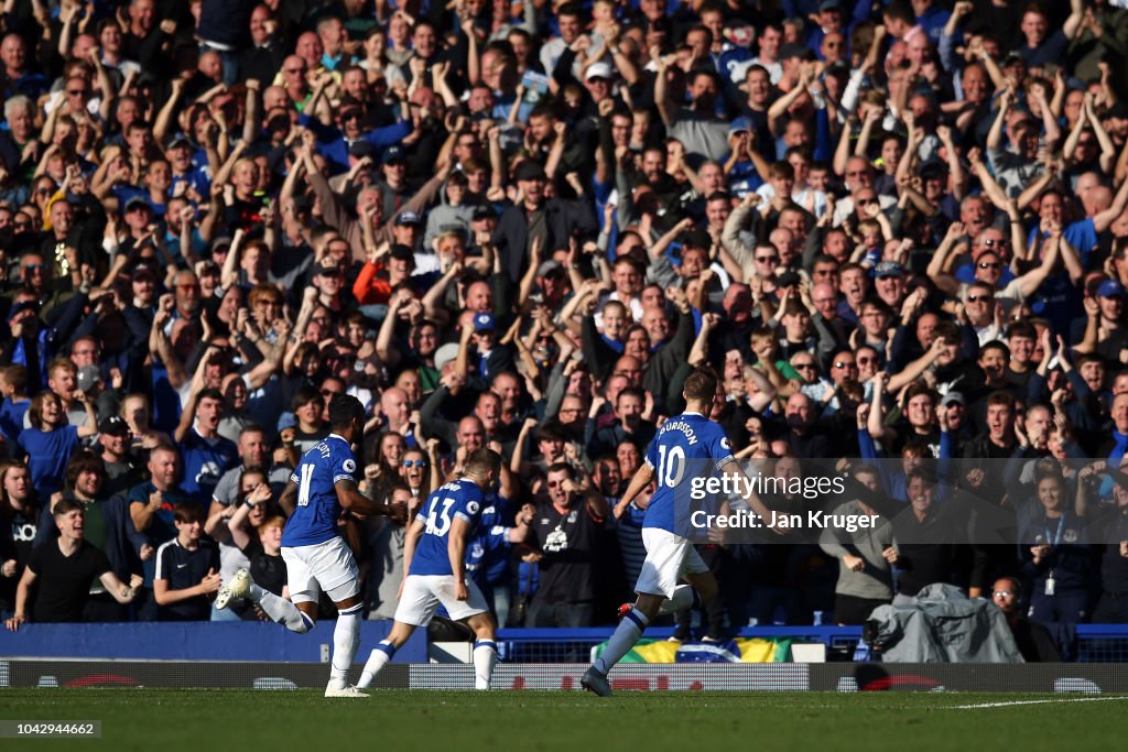 Everton FC v Fulham FC - Premier League