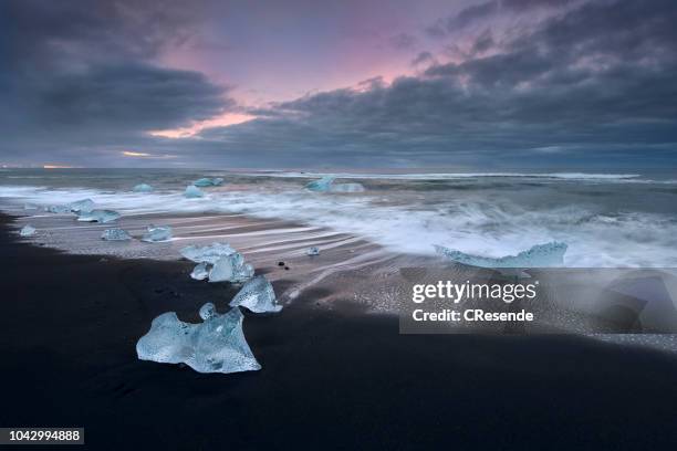 lost diamonds - jokulsarlon lagoon stock pictures, royalty-free photos & images