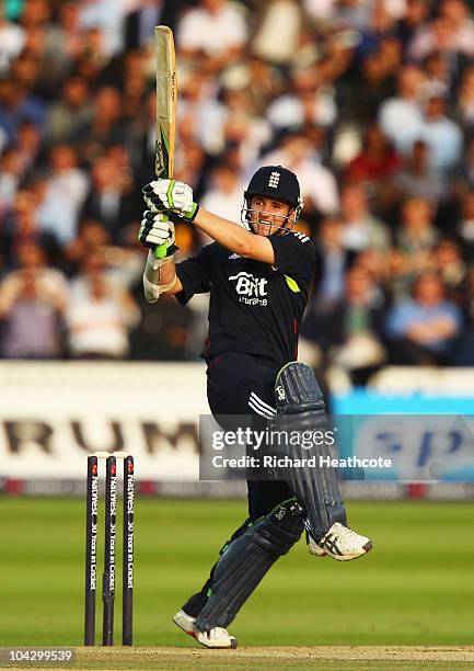 Steven Davies of England hits out during the 4th NatWest One Day International between England and Pakistan at Lord's on September 20, 2010 in...