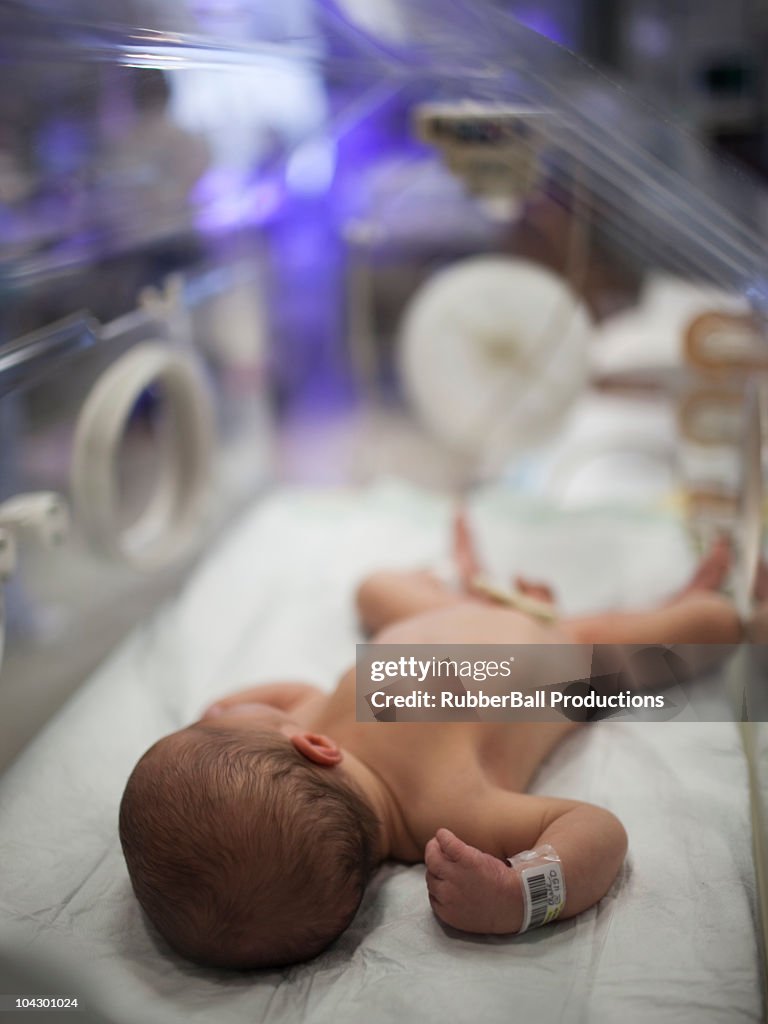 USA, Utah, Payson, Premature boy in incubator