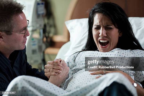 usa, utah, payson, man assisting childbirth in hospital - giving birth stockfoto's en -beelden