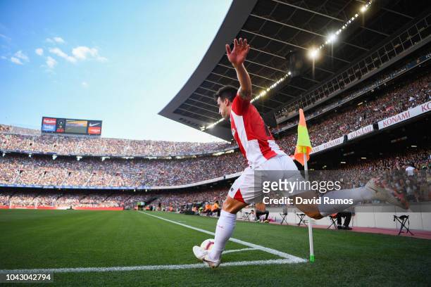 Benat Etxebarria of Athletic Club takes a corner kick during the La Liga match between FC Barcelona and Athletic Club at Camp Nou on September 29,...
