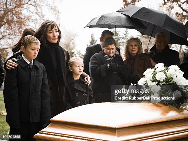 people at a funeral in a cemetery - funeral 個照片及圖片檔