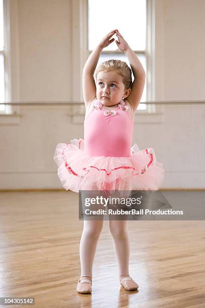 girl (2-3) practicing ballet in studio - ballett mädchen stock-fotos und bilder