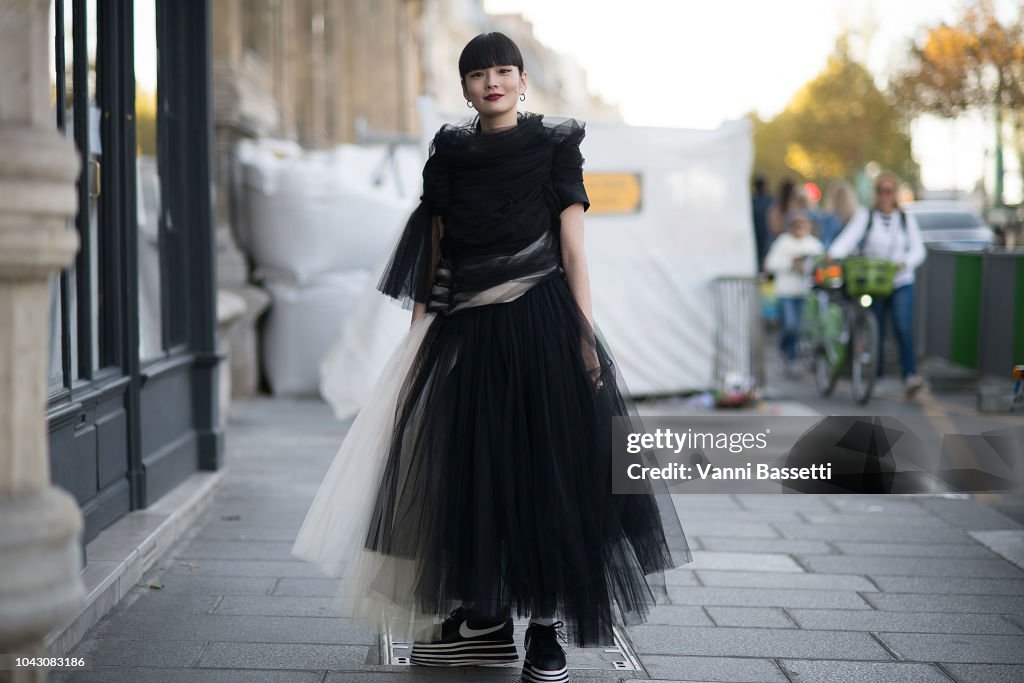 Street Style : Paris Fashion Week Womenswear Spring/Summer 2019 : Day Six
