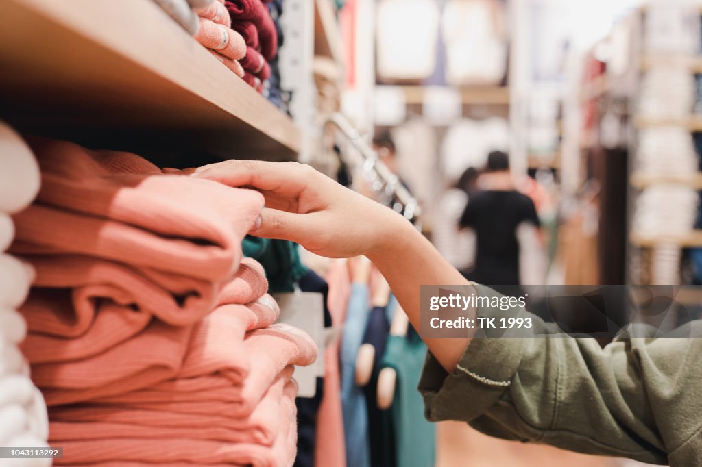 女性のための服を買い物のライフ スタイル