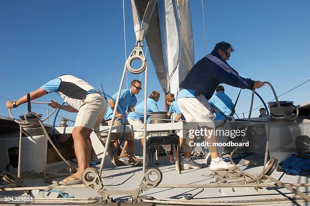 sailing team on yacht - sailor arm stockfoto's en -beelden