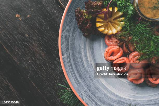 jantar de natal sueco tradicional com salmão - gravlax - fotografias e filmes do acervo