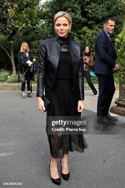 Princess Charlene of Monaco arrives at the Akris show as part of the Paris Fashion Week Womenswear Spring/Summer 2019 on September 30, 2018 in Paris,...