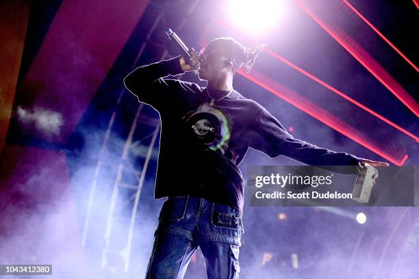 Joey Badass Rapping Joey Badass Photos and Premium High Res Pictures - Getty Images