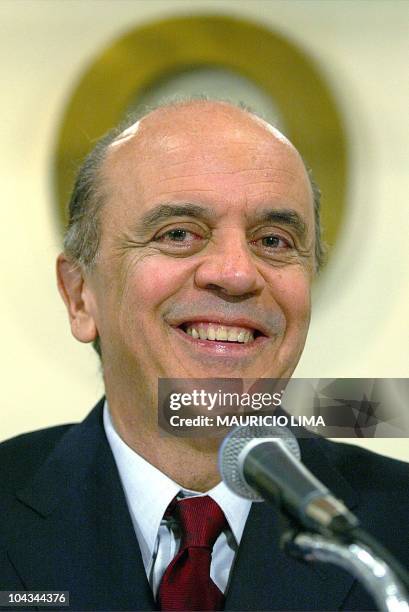 Jose Serra, presidential candidate for Brazil's Social Democratic Party, gives a speech 08 August, 2002 in Duque de Caxias, 40 km of Río de Janeiro,...