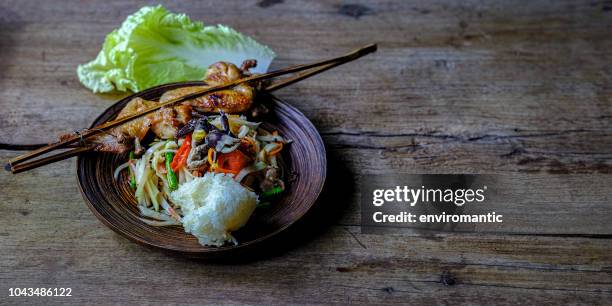 som tam boo, a popular and favourite thai food dish made of young sliced papaya, chili, tomatoes, palm sugar and freshwater crab, served with grilled chicken wings on an old wooden table. - chilli crab stock pictures, royalty-free photos & images