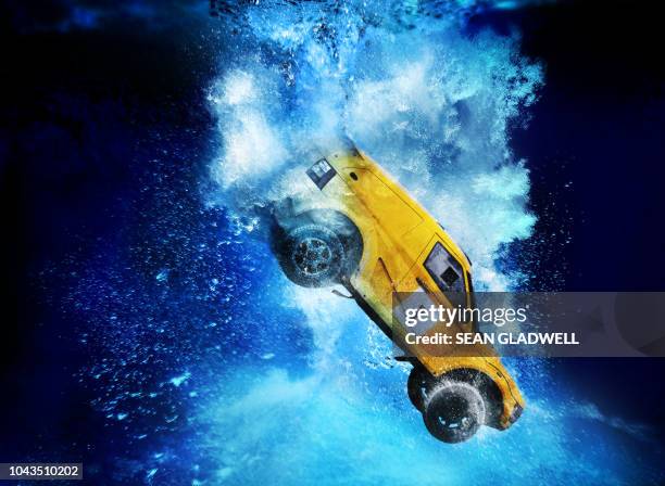 4x4 rally car sinking underwater - rali fotografías e imágenes de stock