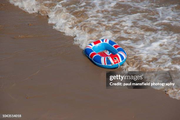 a united kingdom inflatable boat at waters edge - brexit travel stock pictures, royalty-free photos & images