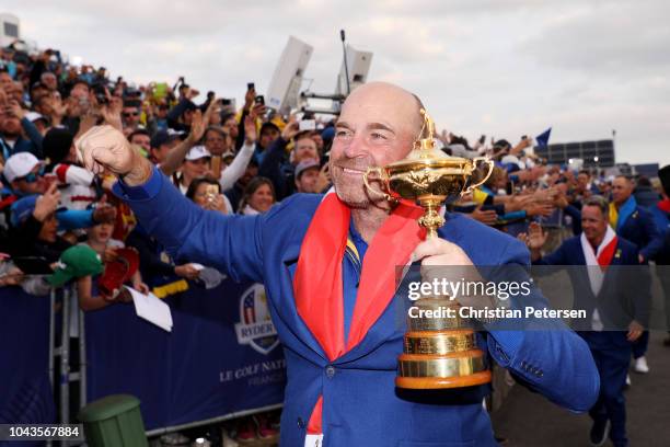 Captain Thomas Bjorn of Europe celebrates with The Ryder Cup after singles matches of the 2018 Ryder Cup at Le Golf National on September 30, 2018 in...